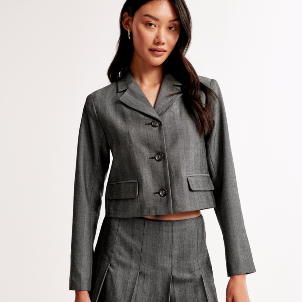 NWT Abercrombie Gray Cropped Blazer